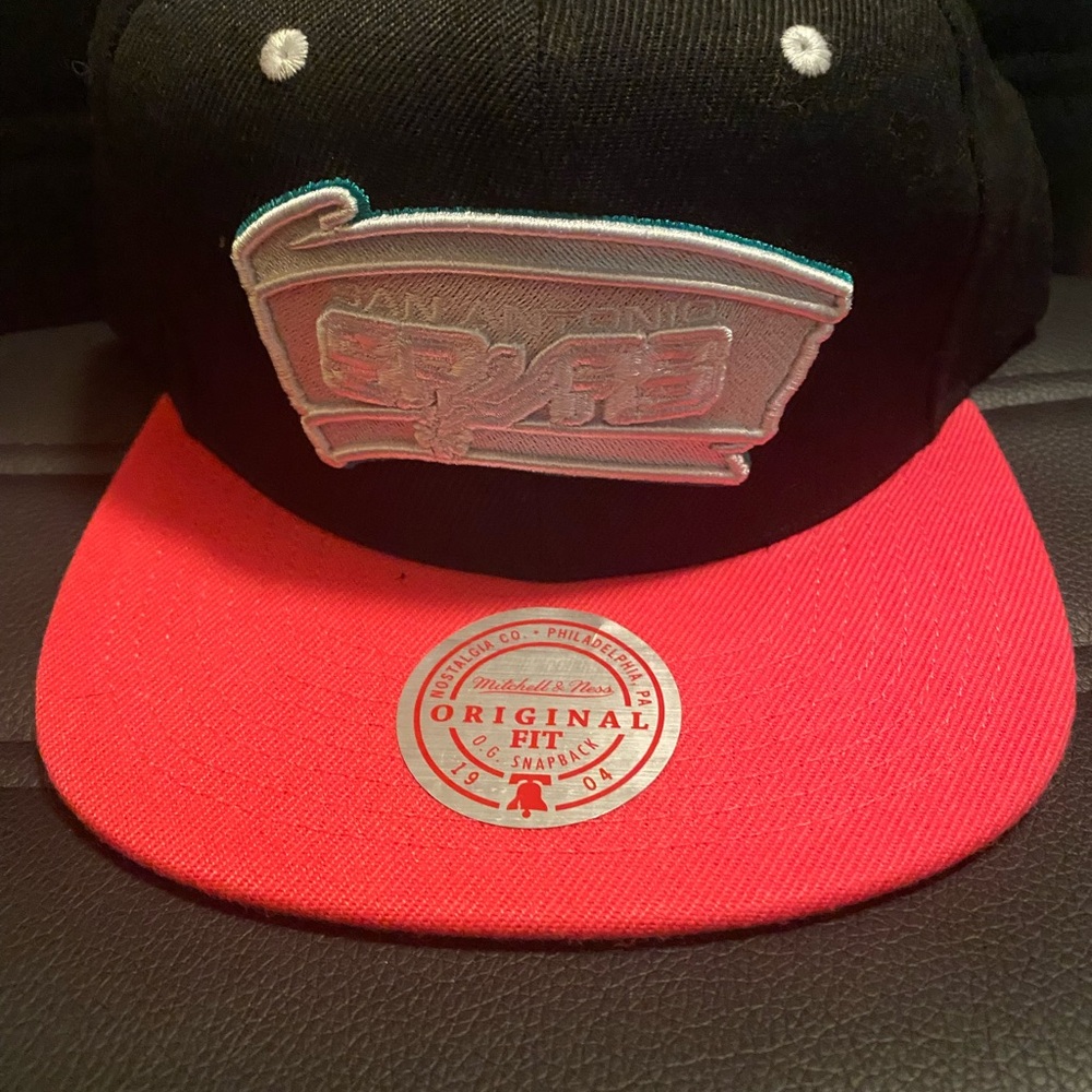 NWT Spurs Snapback Cap